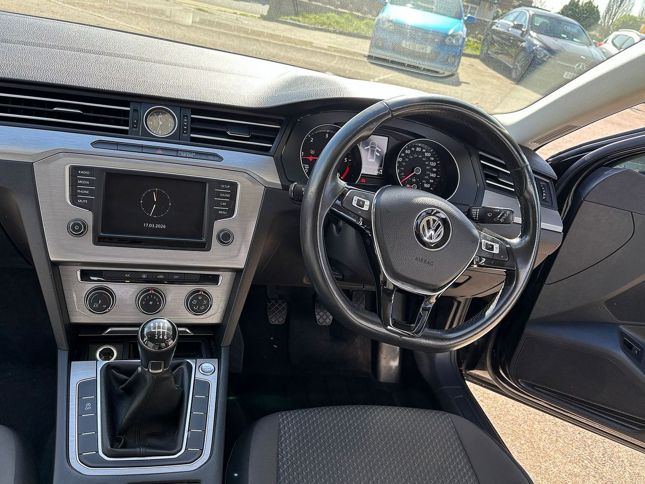 VOLKSWAGEN Passat S TDI 2.0 150 PS 6 speed Man - Picture 17 of 20