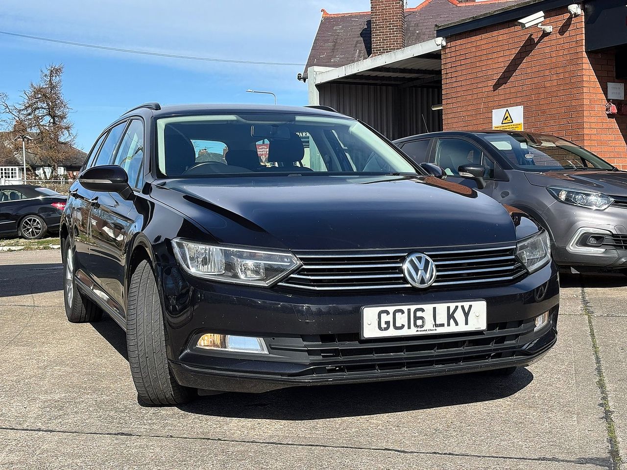 VOLKSWAGEN Passat S TDI 2.0 150 PS 6 speed Man - Picture 1 of 20