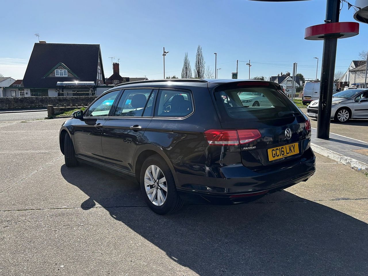 VOLKSWAGEN Passat S TDI 2.0 150 PS 6 speed Man - Picture 6 of 20