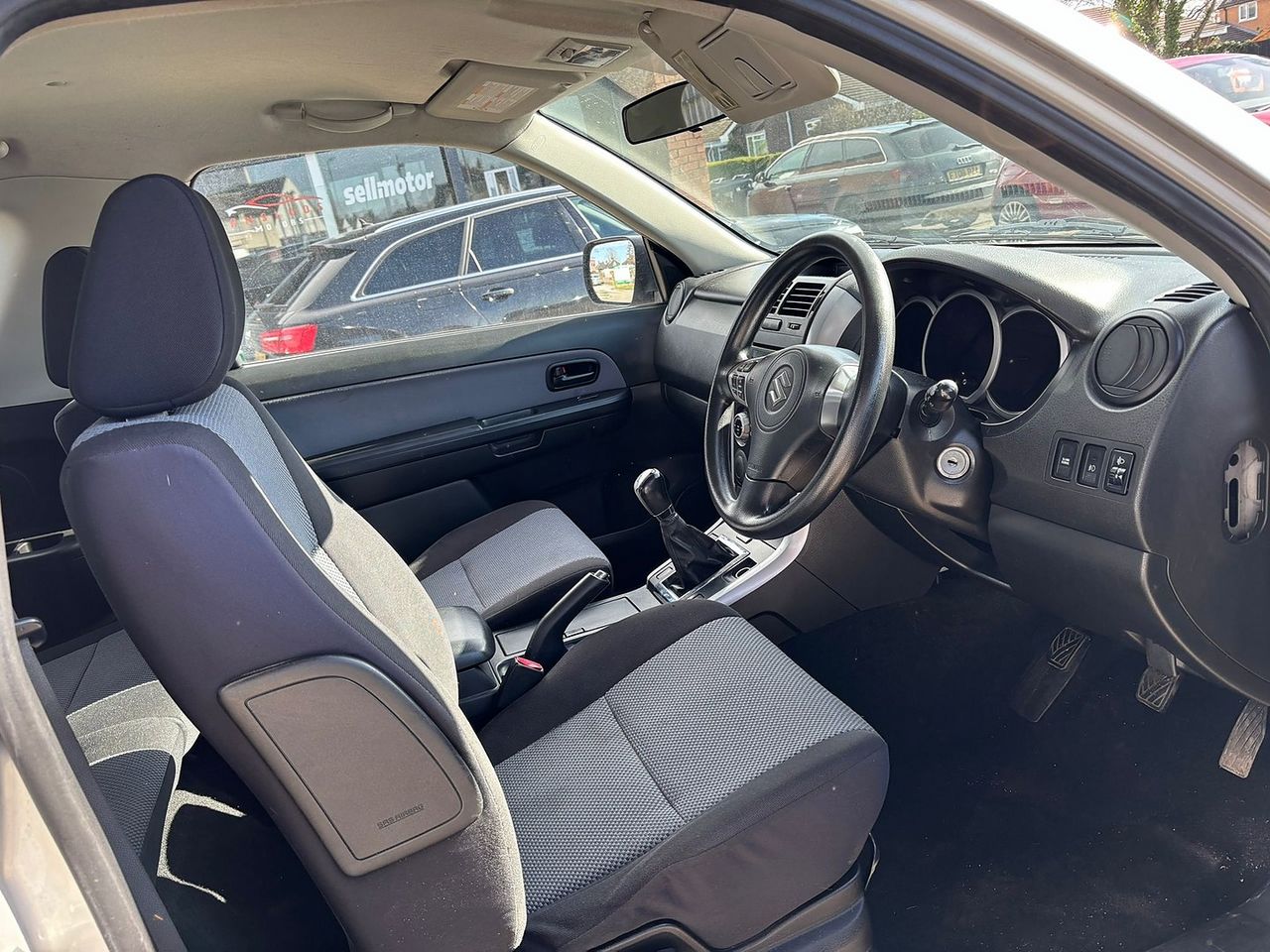 SUZUKI Grand Vitara 1.6 16v VVT 3-door - Picture 11 of 21