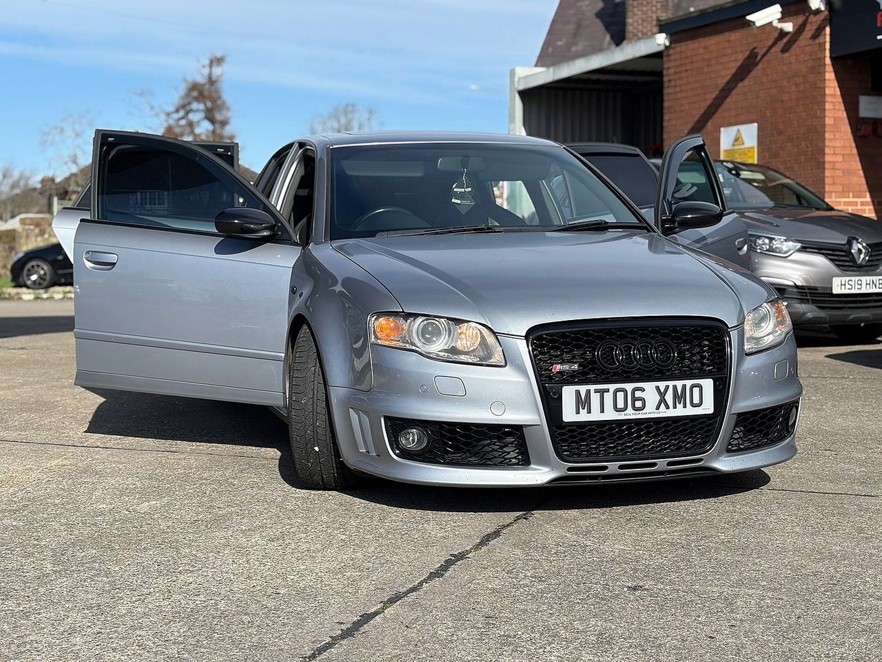 AUDI RS4 4.2 quattro - Picture 1 of 18