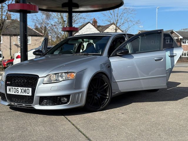 AUDI RS4 4.2 quattro - Thumbnail 6 of 18