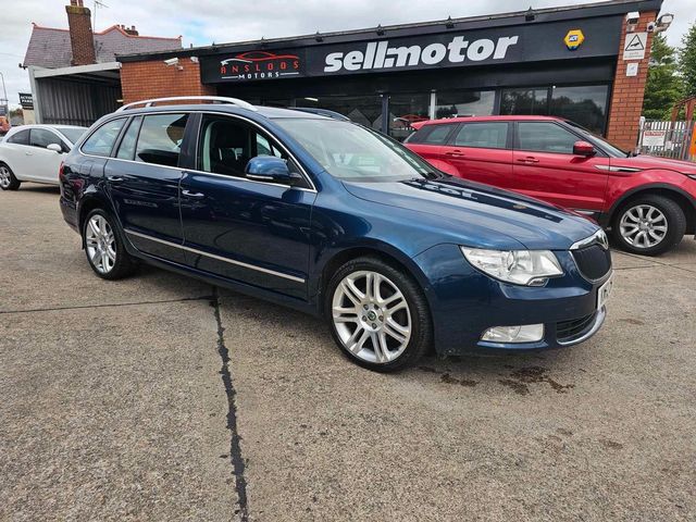 Skoda Superb 2.0 TDI Elegance DSG Euro 5 5dr (2012) - Picture 11