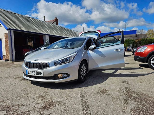 Kia Ceed 1.4 CRDi 1 Euro 5 5dr (2013) - Picture 17