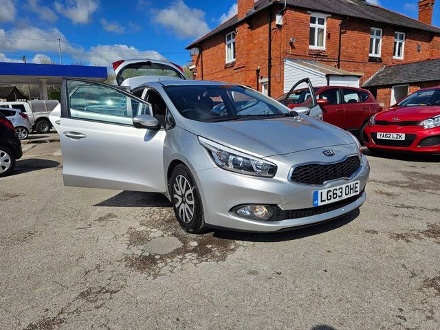 Kia Ceed 1.4 CRDi 1 Euro 5 5dr (2013) - Picture 19