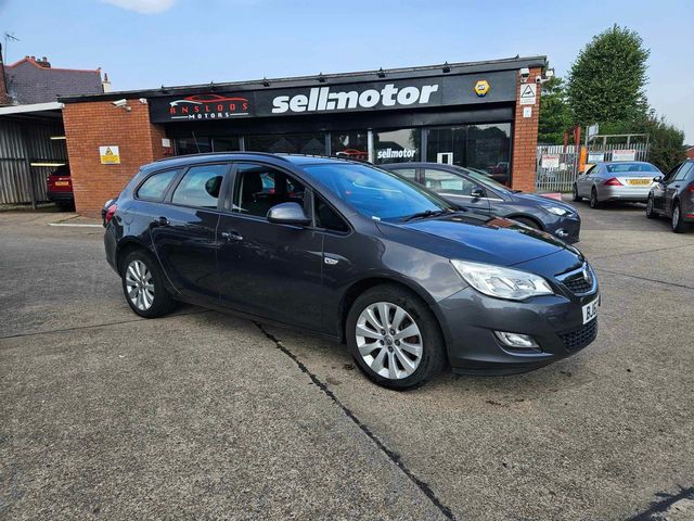 Vauxhall Astra 1.7 CDTi ecoFLEX Exclusiv Sports Tourer Euro 5 (s/s) 5dr (2012) - Picture 14