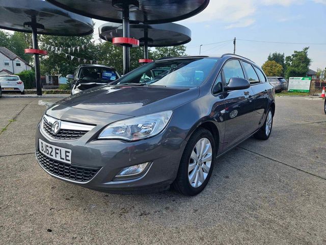 Vauxhall Astra 1.7 CDTi ecoFLEX Exclusiv Sports Tourer Euro 5 (s/s) 5dr (2012) - Picture 5