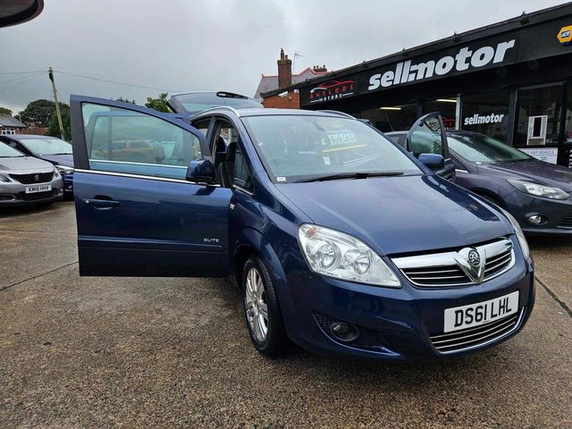 Vauxhall Zafira 1.8 16V Elite Euro 5 5dr (2011) - Picture 17