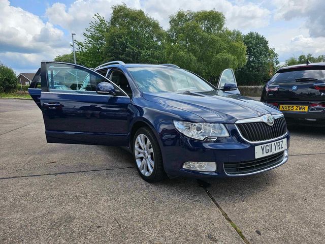 Skoda Superb 1.6 TDI SE Euro 5 5dr (2011) - Picture 17