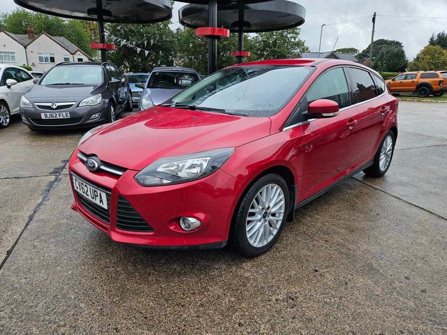 Ford Focus 1.0T EcoBoost Zetec Euro 5 (s/s) 5dr (2012) - Picture 2