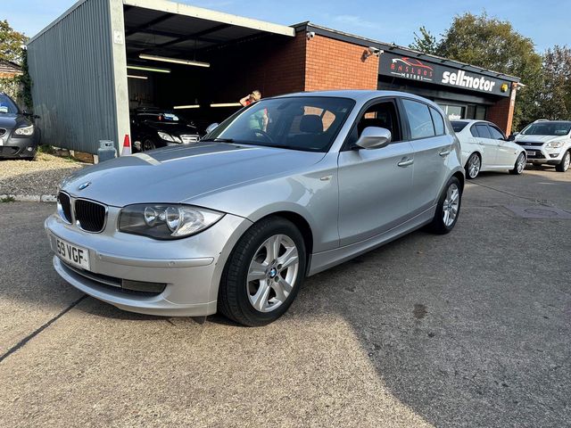 BMW 1 Series 2.0 118d SE Euro 5 5dr (2009) - Picture 4