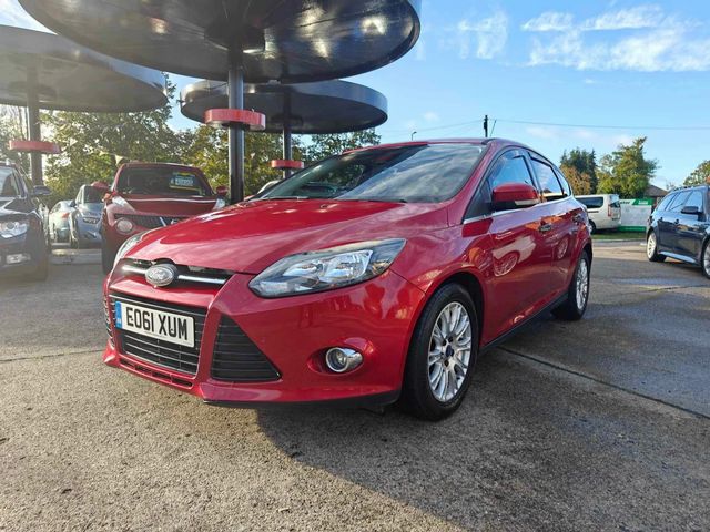 Ford Focus 1.6 TDCi Titanium Euro 5 (s/s) 5dr (2011) - Picture 5