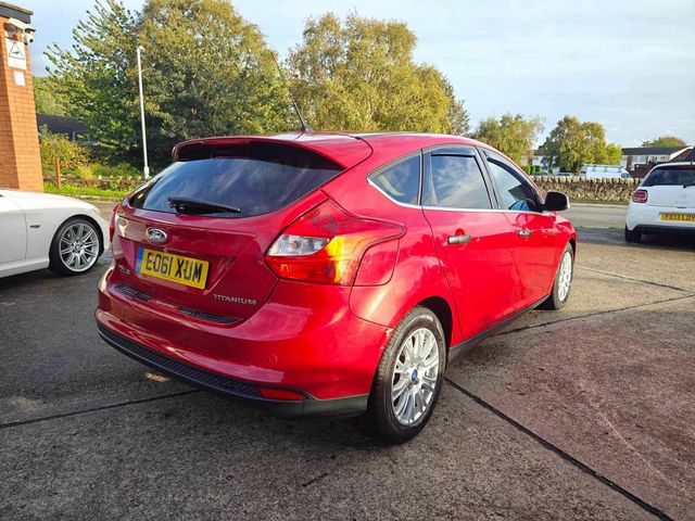 Ford Focus 1.6 TDCi Titanium Euro 5 (s/s) 5dr (2011) - Picture 9