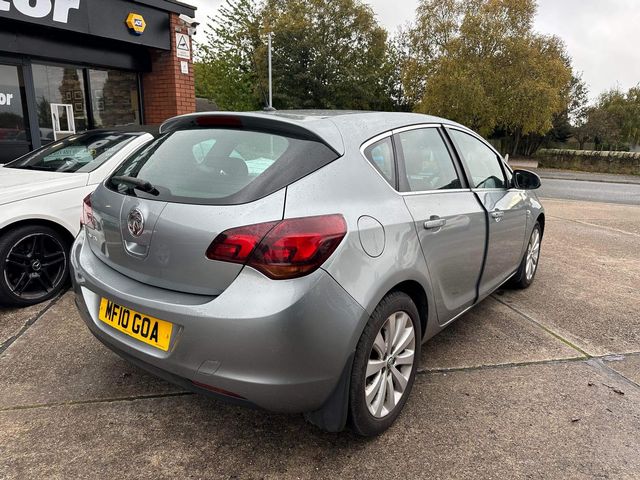 Vauxhall Astra 1.6 16v SE Euro 5 5dr (2010) - Picture 8