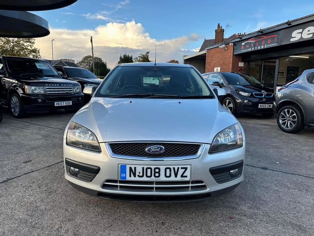 Ford Focus 1.8 TDCi Zetec Climate 5dr (2008) - Picture 2