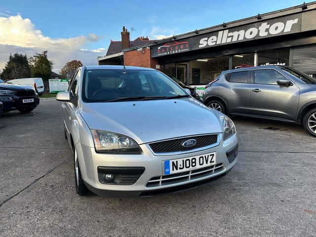 Ford Focus 1.8 TDCi Zetec Climate 5dr (2008) - Picture 3