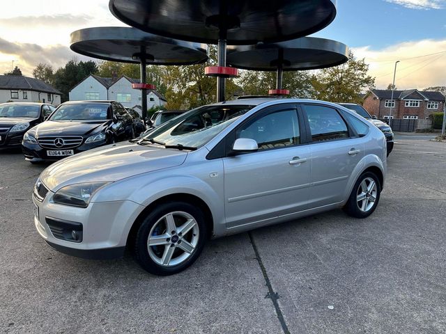 Ford Focus 1.8 TDCi Zetec Climate 5dr (2008) - Picture 6