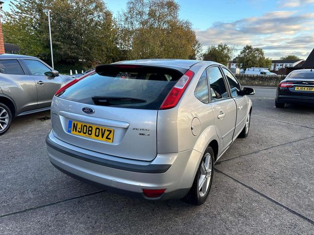 Ford Focus 1.8 TDCi Zetec Climate 5dr (2008) - Picture 9