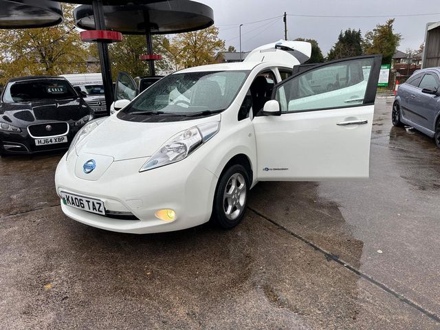 Nissan Leaf 24kWh Acenta Auto 5dr (2015) - Picture 17