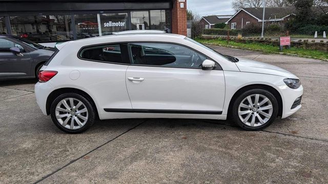 Volkswagen Scirocco 2.0 TDI BlueMotion Tech Euro 5 (s/s) 3dr (Nav) (2014) - Picture 10