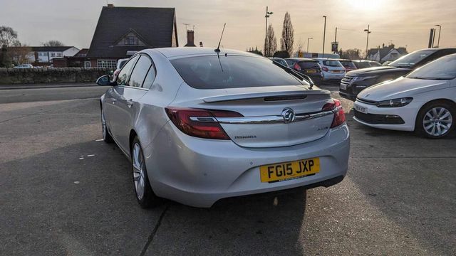 Vauxhall Insignia 2.0 CDTi ecoFLEX SRi Euro 5 (s/s) 5dr (2015) - Picture 10