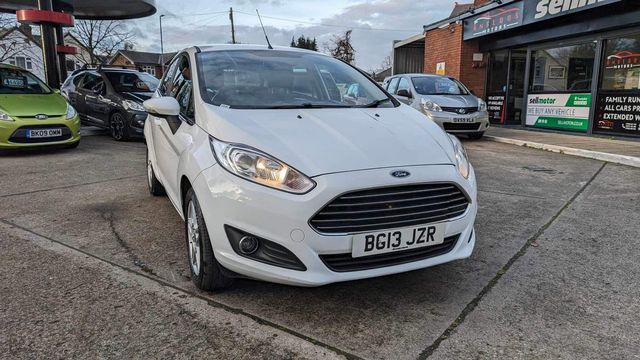 Ford Fiesta 1.0T EcoBoost Zetec Euro 5 (s/s) 5dr (2013) - Picture 2