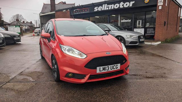 Ford Fiesta 1.6T EcoBoost ST-2 Euro 5 3dr (2013) - Picture 2