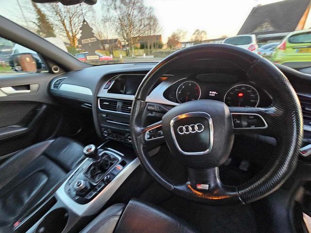 Audi A4 2.0 TDI Executive S line Euro 4 4dr (2009) - Picture 15