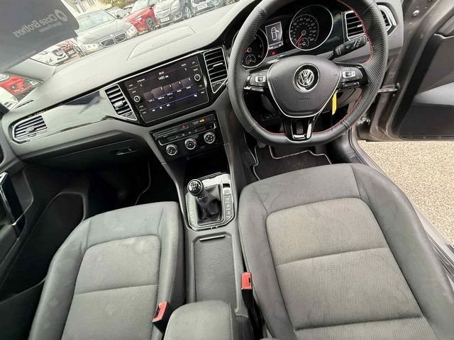 Volkswagen Golf SV 1.6 TDI BlueMotion Tech SE Euro 6 (s/s) 5dr (2015) - Picture 15